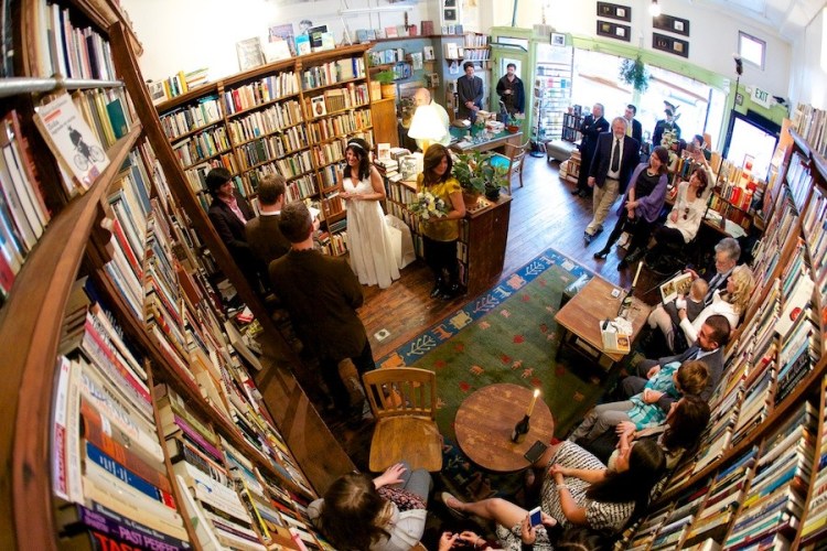 portland_oregon_bookstore_wedding-900x600